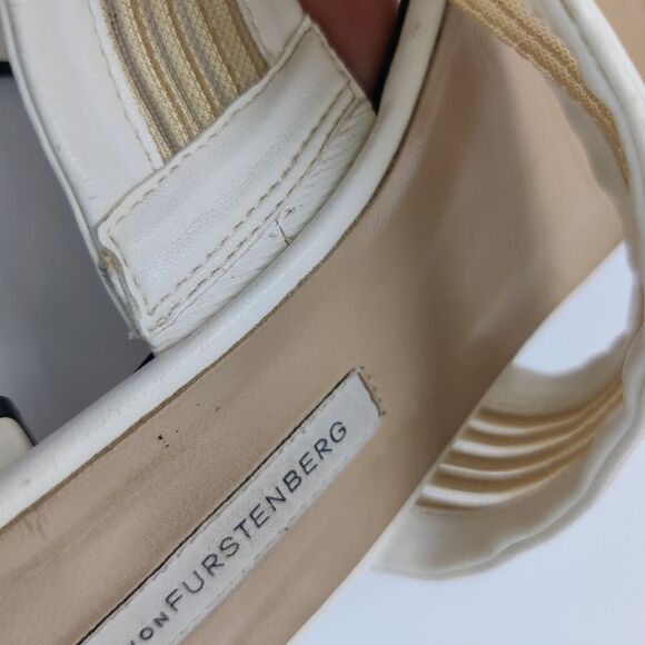 DVF Slide Sandal Low Heel Open Toe White Leather Sz 7 Diane Von Furstenberg - Picture 11 of 15